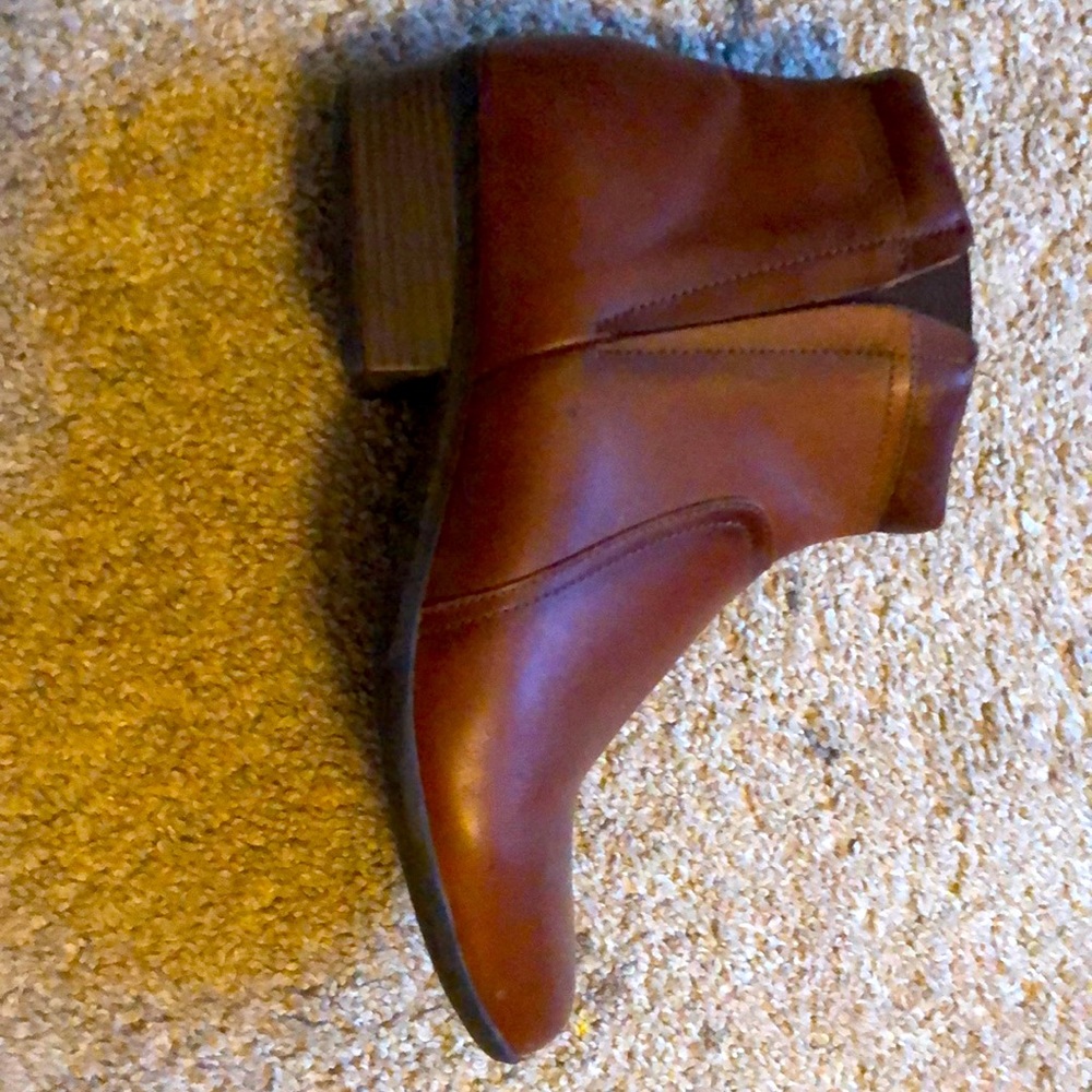 Super Cute and Comfy Vimoda dress shoes (in new condition)